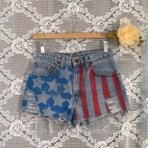 Levi's Women’s Blue Denim Shorts Distressed Frayed Hem America High Rise Size 25